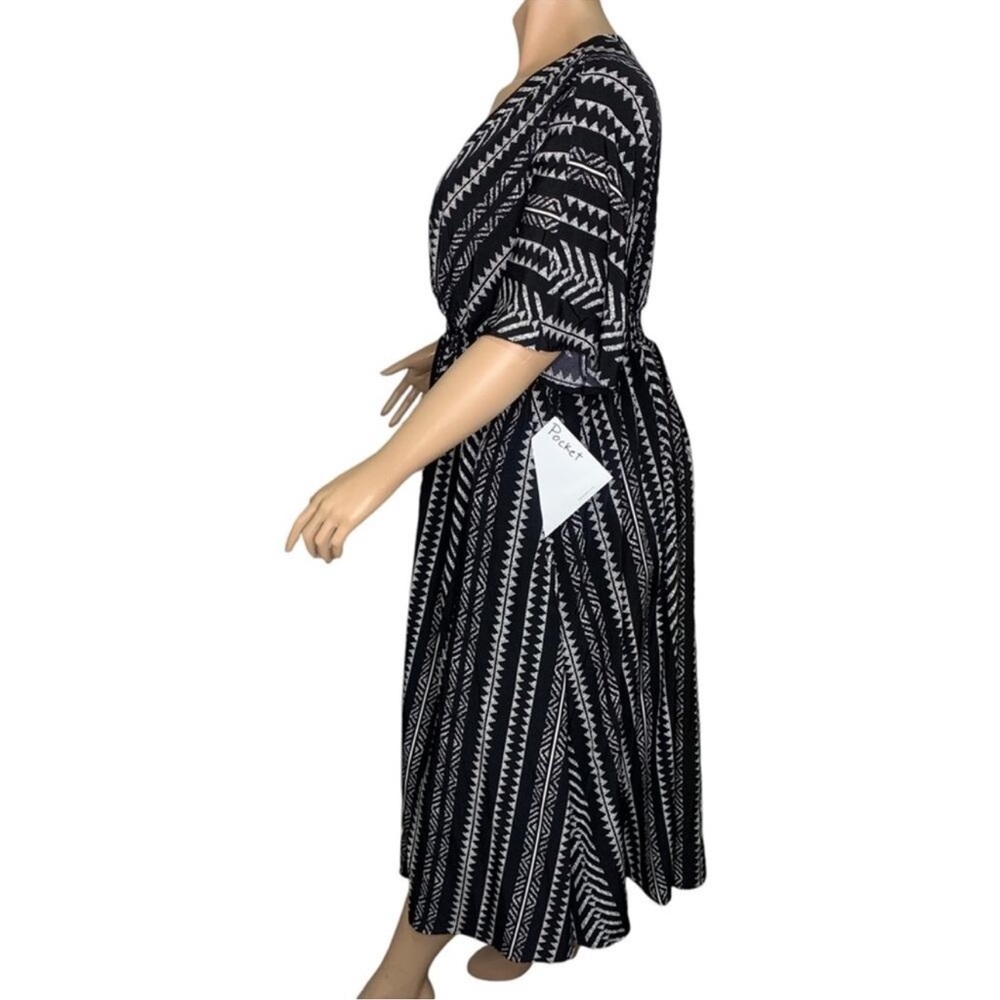 BloomChic Casual Striped Lightweight Black and White Short Sleeve Maxi Dress - Picture 14 of 16